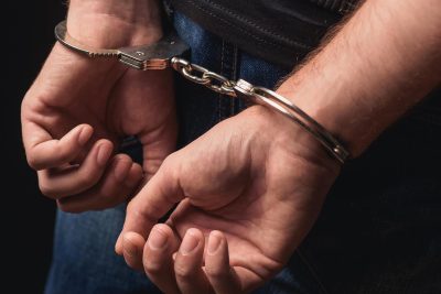 Homem agride companheira por resultado negativo de DNA