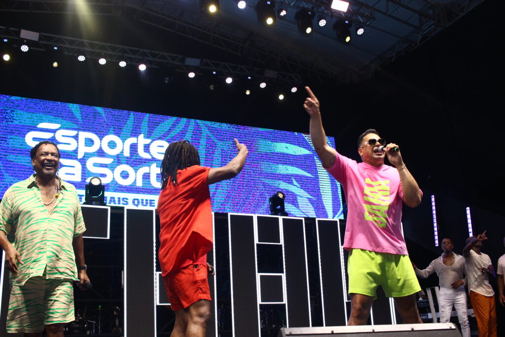 FOTOS: Carla Perez e Xanddy Harmonia brilharam no show É o tchan