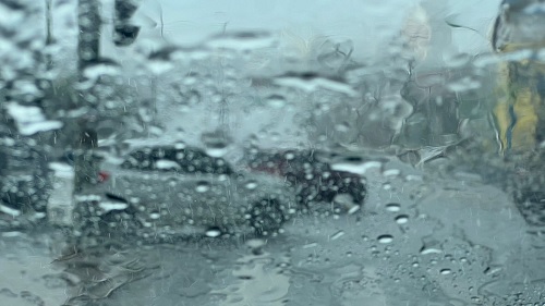 Chuva traz alívio após dias de calor intenso em Cuiabá