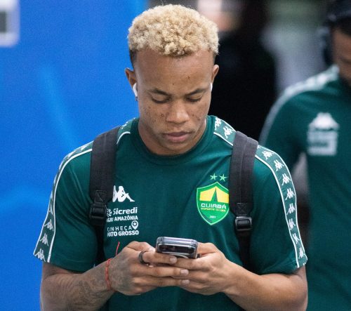 Após confusão, atacante não treina e deve sair do Cuiabá