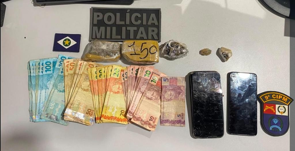 PM prende dupla por tráfico e apreende mais de R$ 2 mil