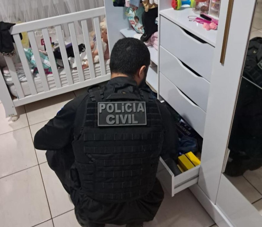 Policial é preso suspeito de chefiar roubo e tráfico na fronteira