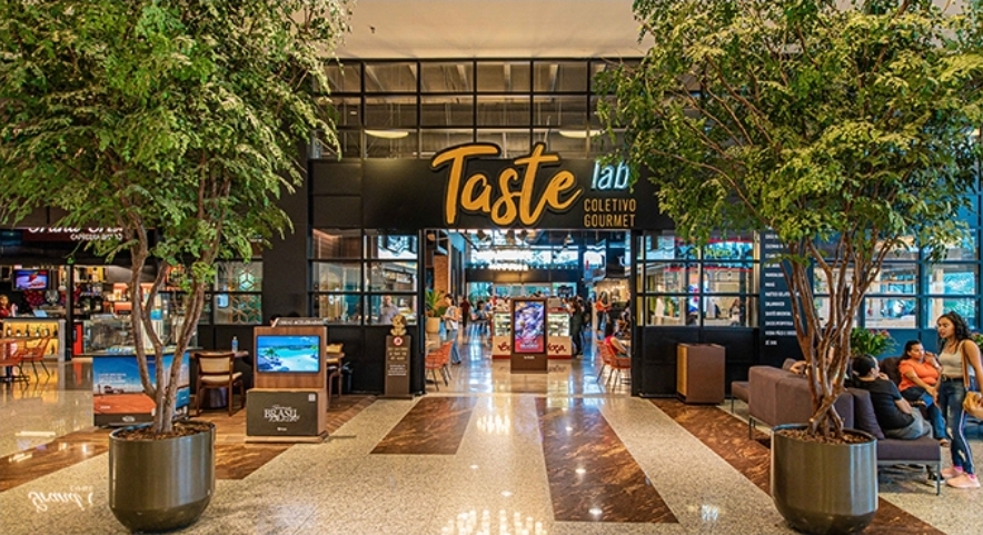 Fogo em coifa causa fumaça intensa e evacuação em shopping de Cuiabá
