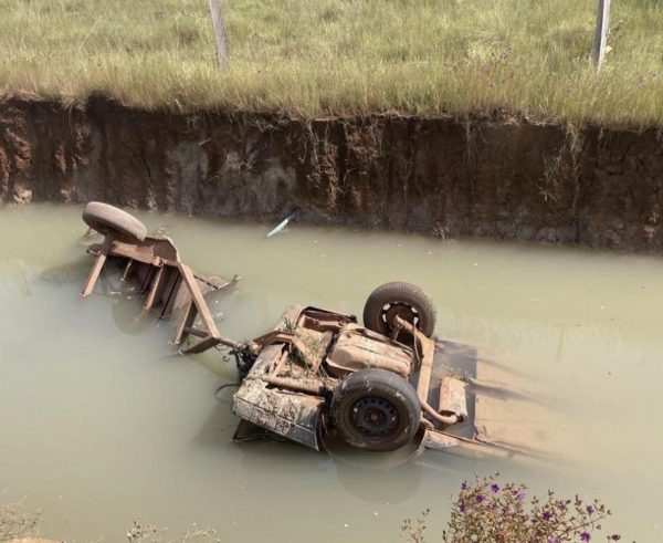 Família morre após carro cair em córrego de MT