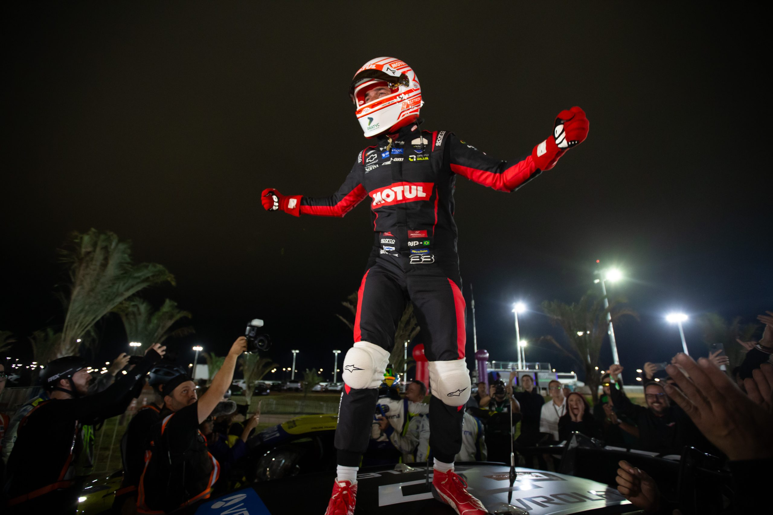 Piquet segura pressão de Fraga e vence a corrida em Cuiabá