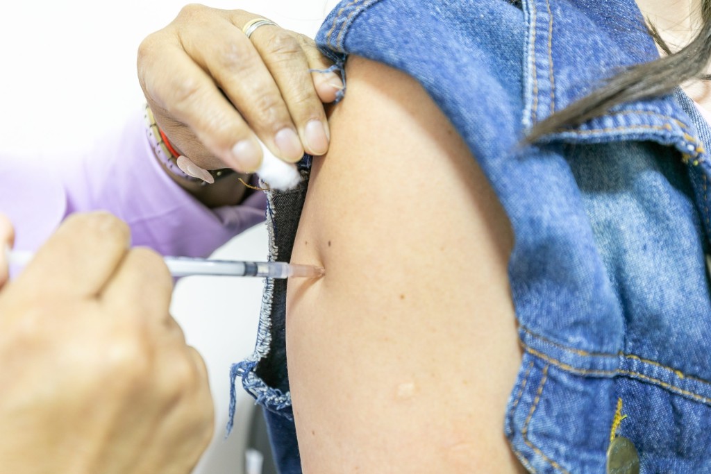 Cuiabá reforça orientações após suspensão de vacina da dengue