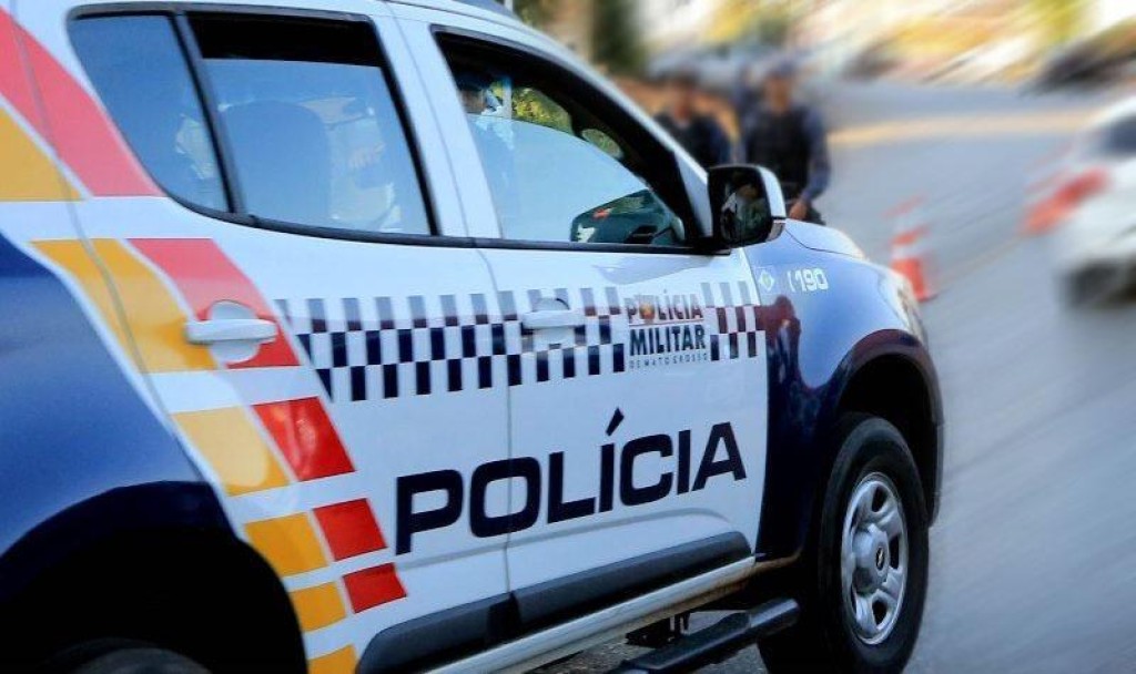 Homem com 28 passagens é preso furtando estepe de carro