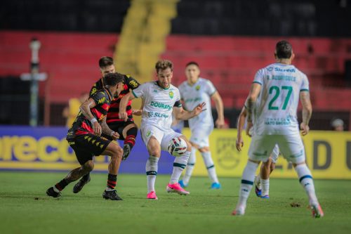Vitória do Sport deixa Cuiabá a cinco pontos do G6 e distância pode aumentar