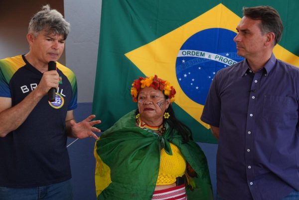 Flávio Bolsonaro cumpre agenda de campanha em MT