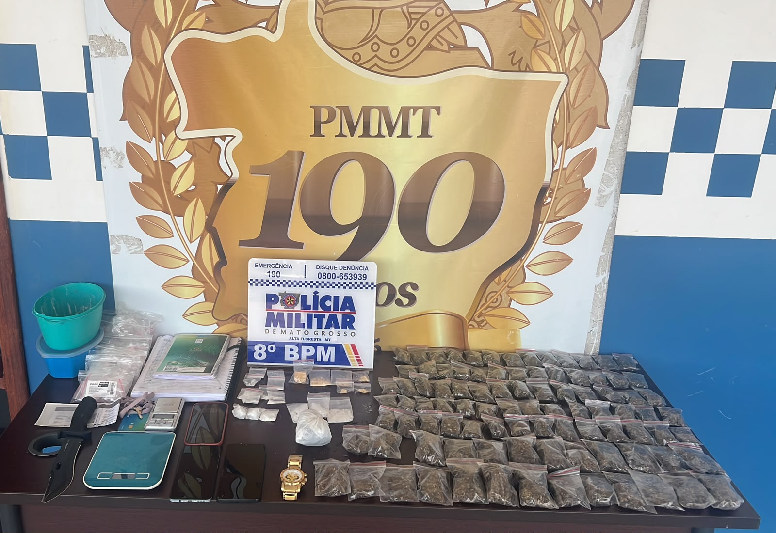 Dois menores são apreendidos com 107 porções de drogas