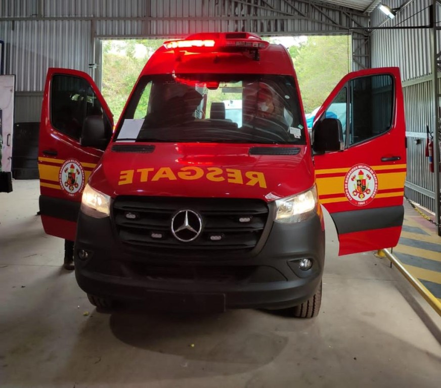 Bombeiros resgatam corpo de jovem soterrado em garimpo