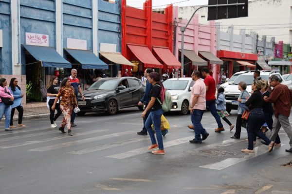 Comércio funcionará no feriado de 12 de outubro